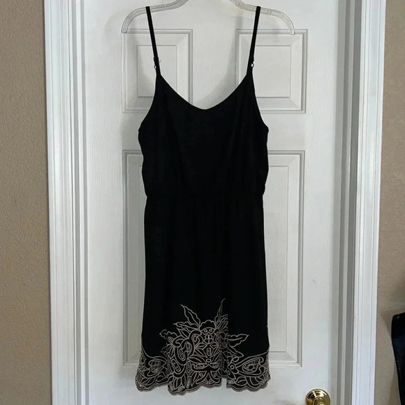 Mittoshop Black Dress Size MEDIUM Embroidered Hem - Picture 1 of 9